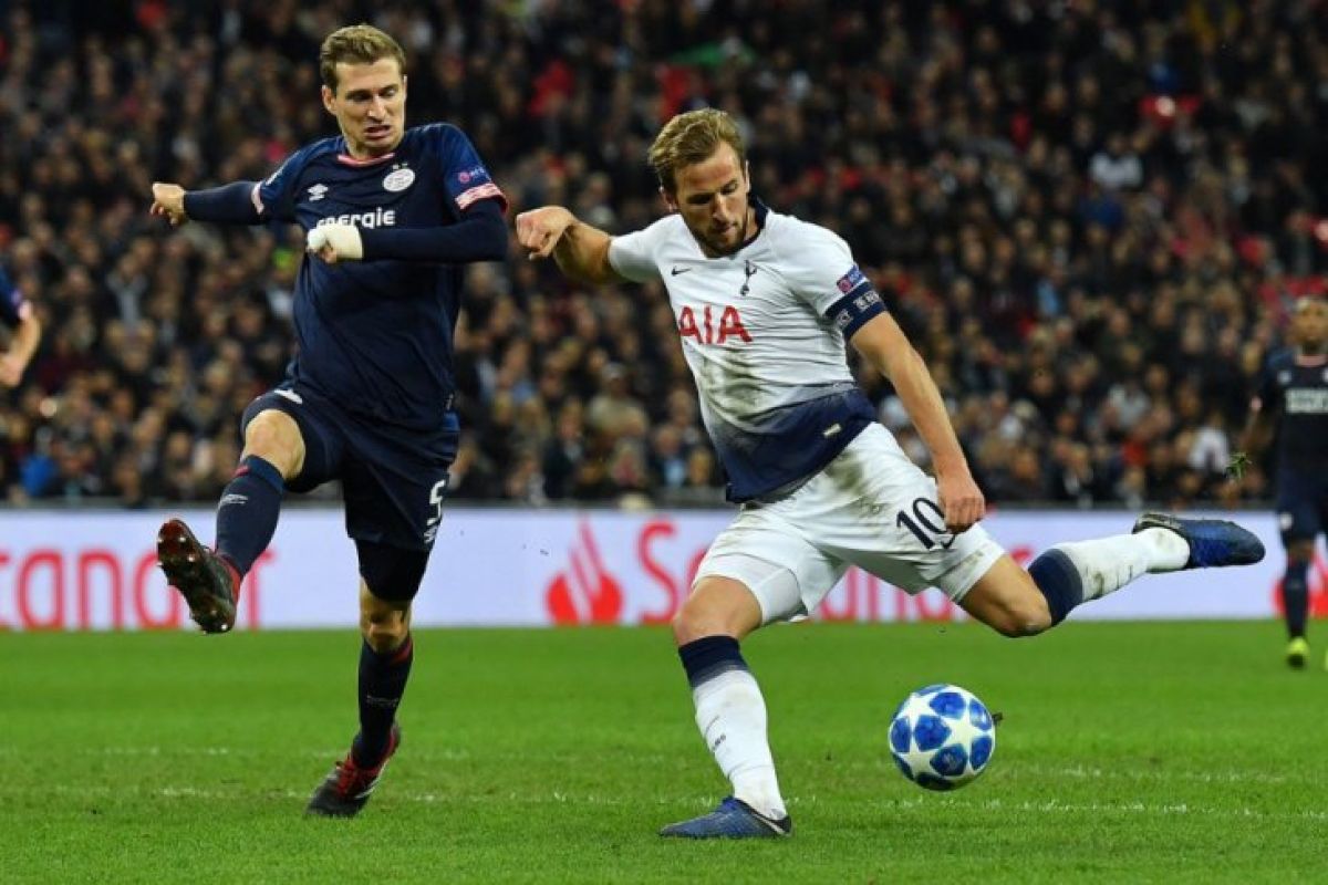 Harry Kane bukukan dua gol untuk menjaga harapan Tottenham
