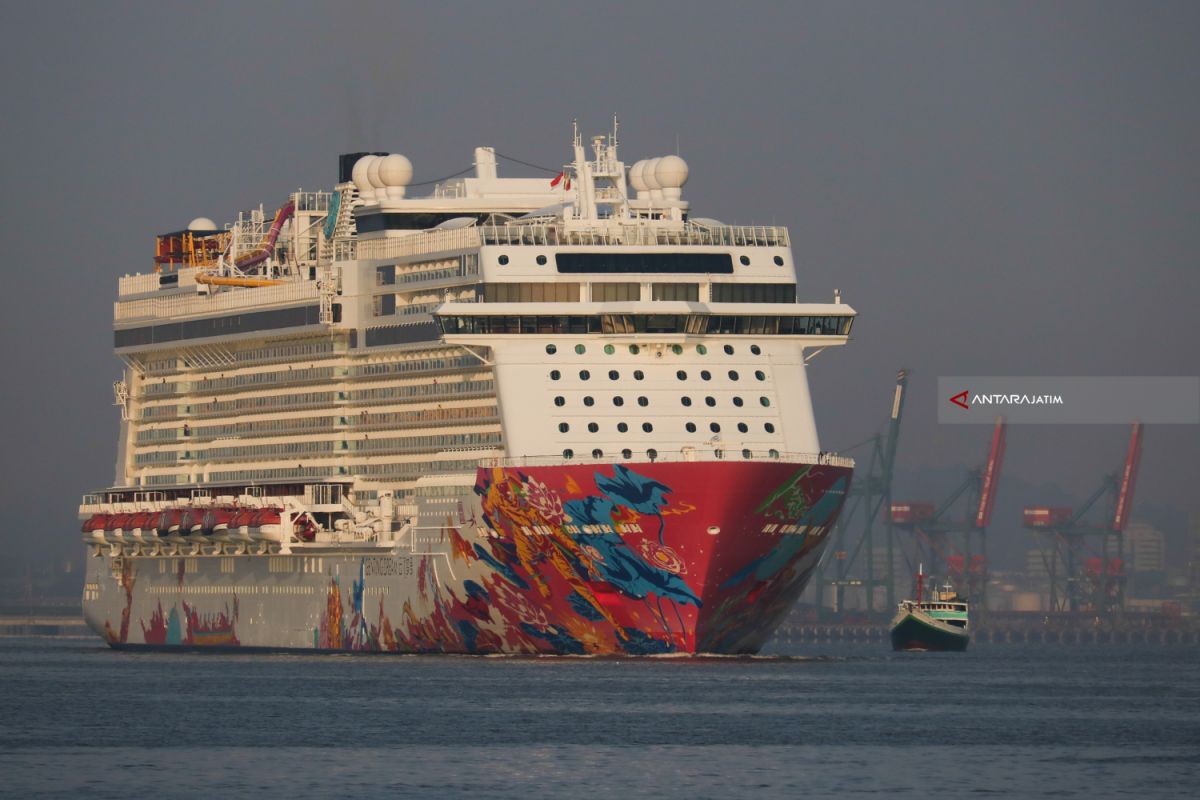 Kapal pesiar MV Genting Dream