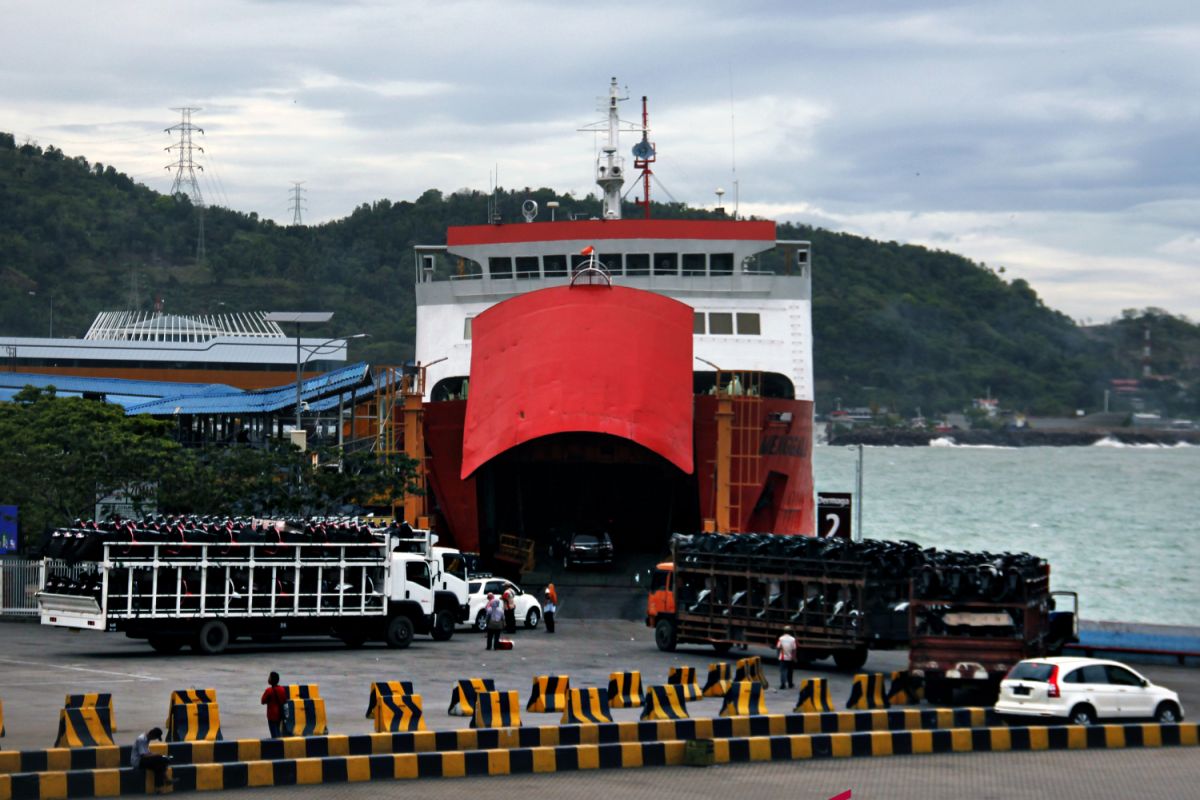 Ships less than five thousand GT can no longer serve Merak Port