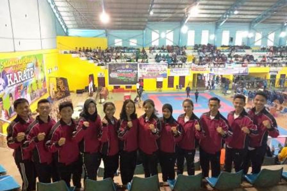 Karateka Sulsel kembali raih dua perak