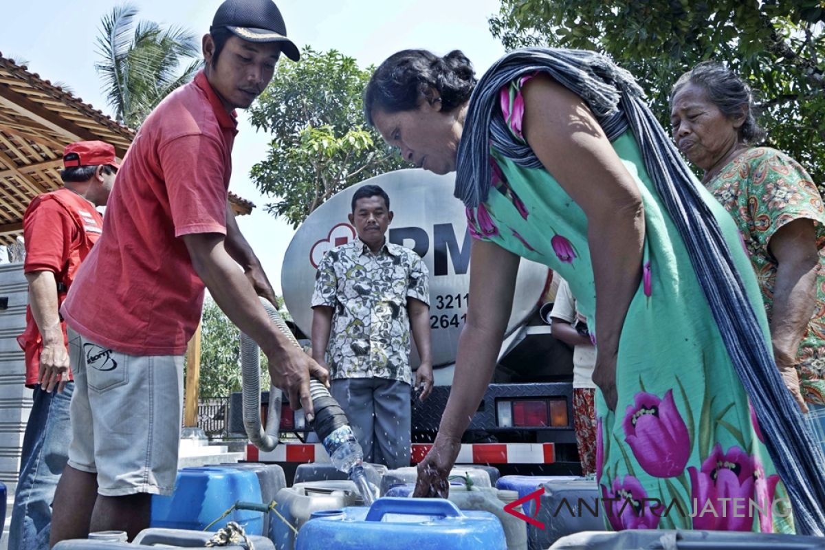 Selama kemarau, BPBD distribusikan air 371 tangki