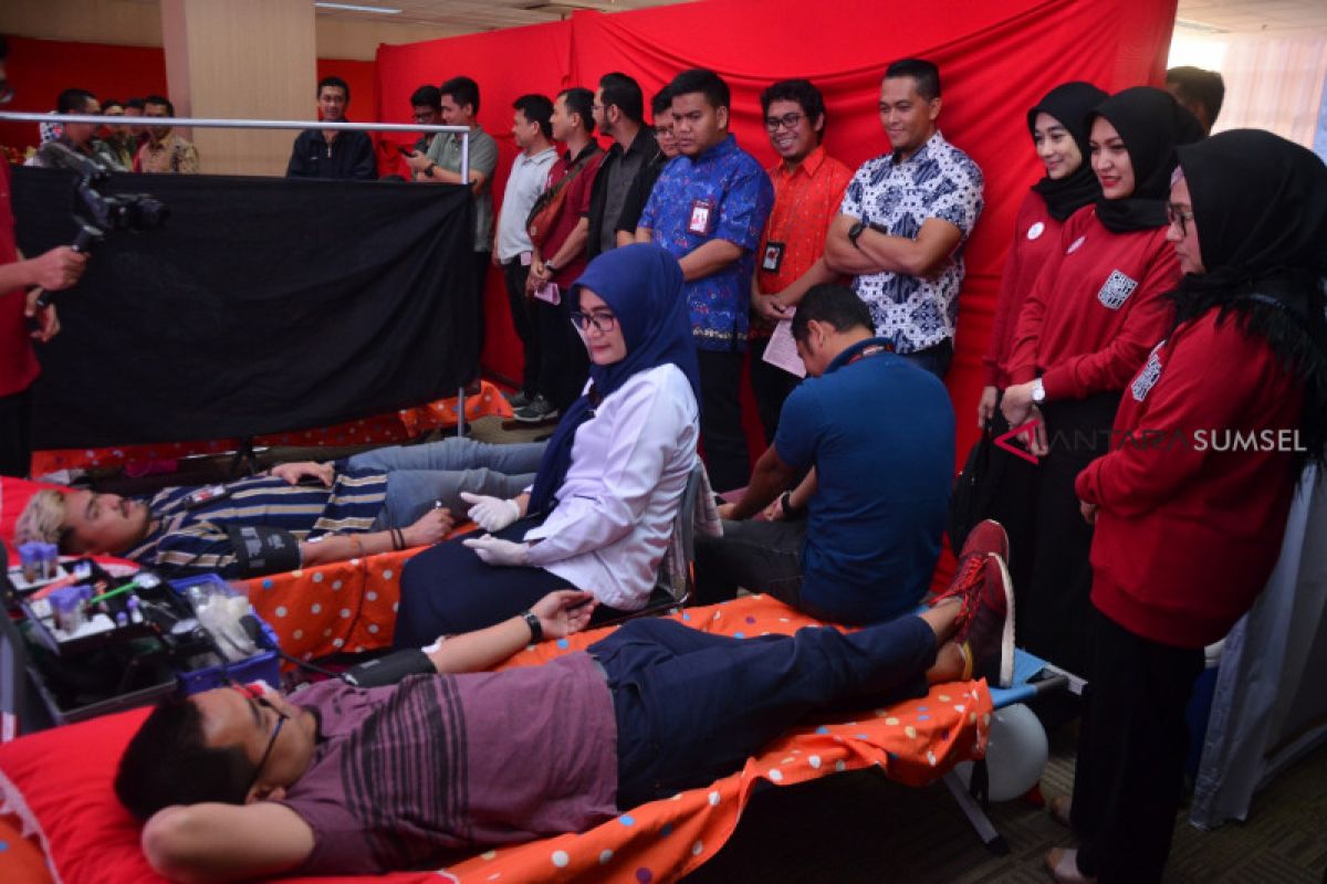 Persatuan istri karyawan Telkomsel donor darah