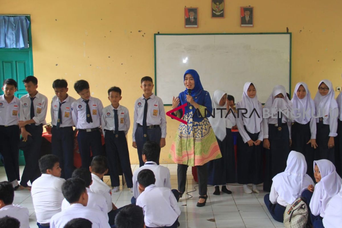 Pendidikan karakter upaya meredam kenakalan pelajar