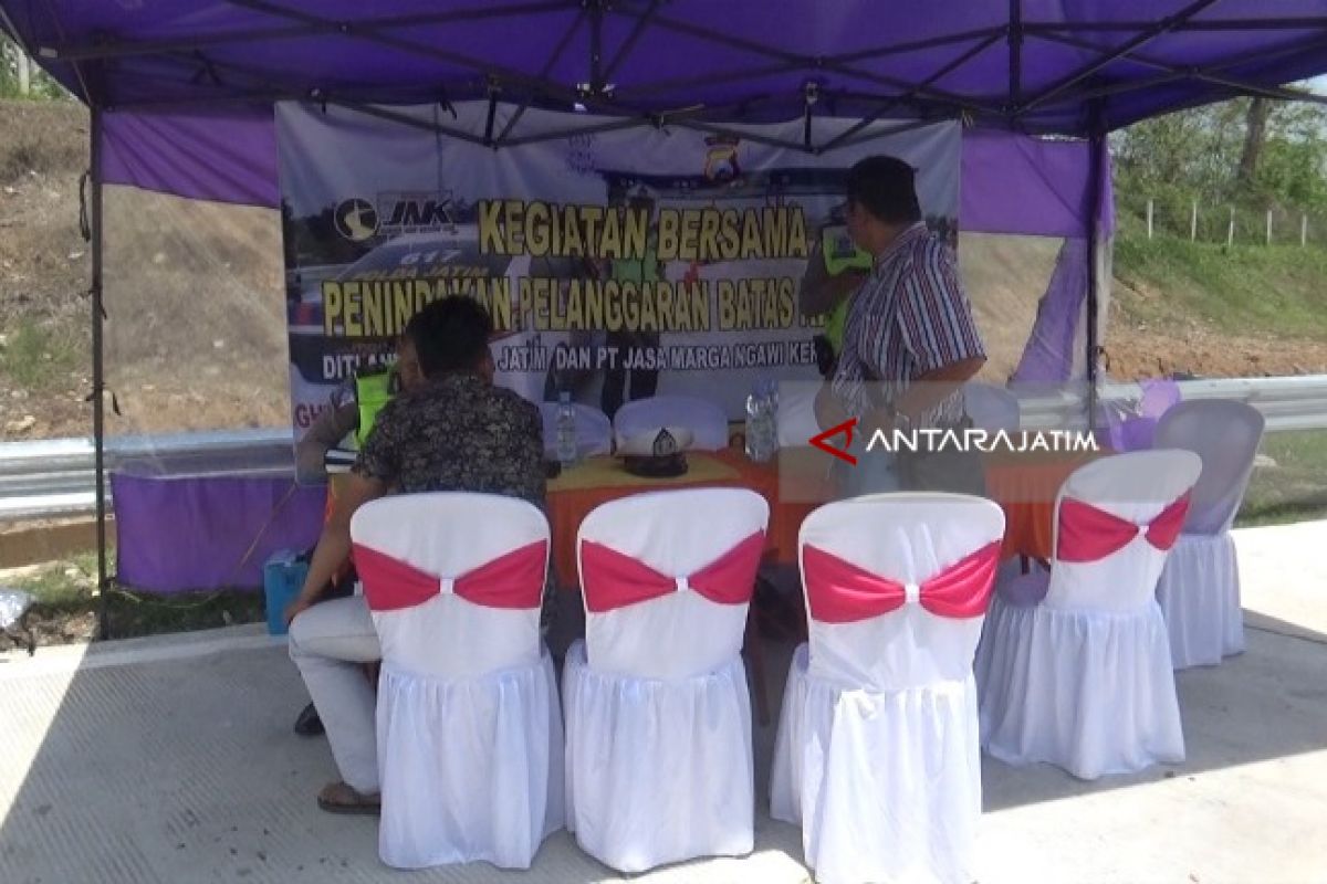 PJR Jatim Tilang Pengguna Tol Ngawi-Wilangan Lebih Batas Kecepatan (Video)