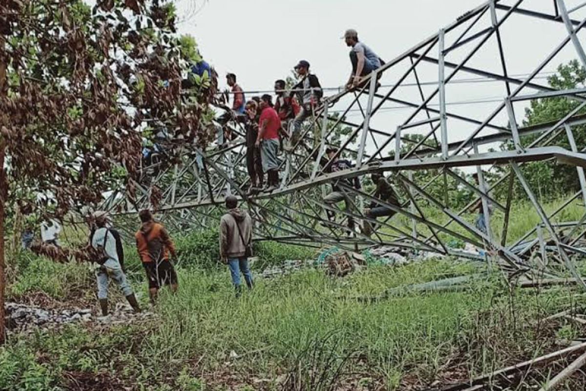 Pencuri besi penyangga tower Sutet PLN di Kampar diringkus polisi