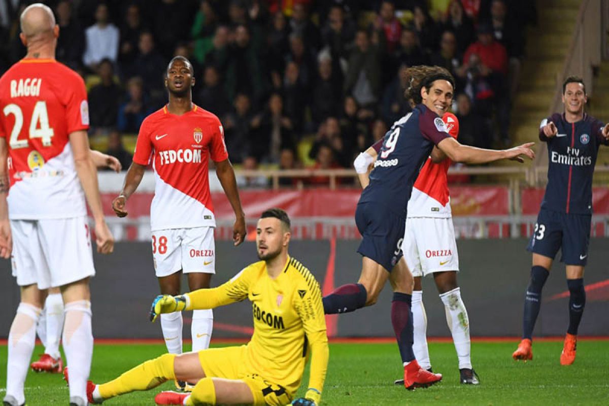 Cavani ukir trigol saat PSG taklukan Monaco