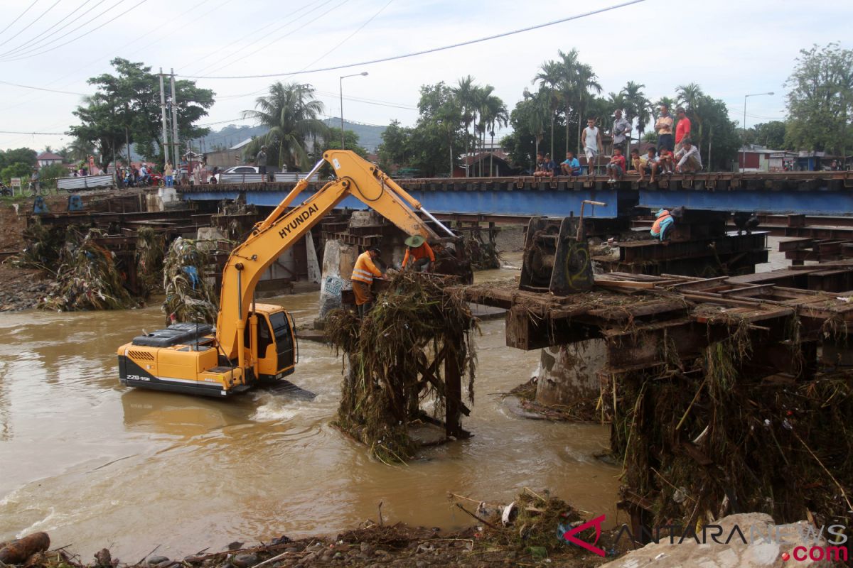 Tanggap darurat banjir Padang tujuh hari