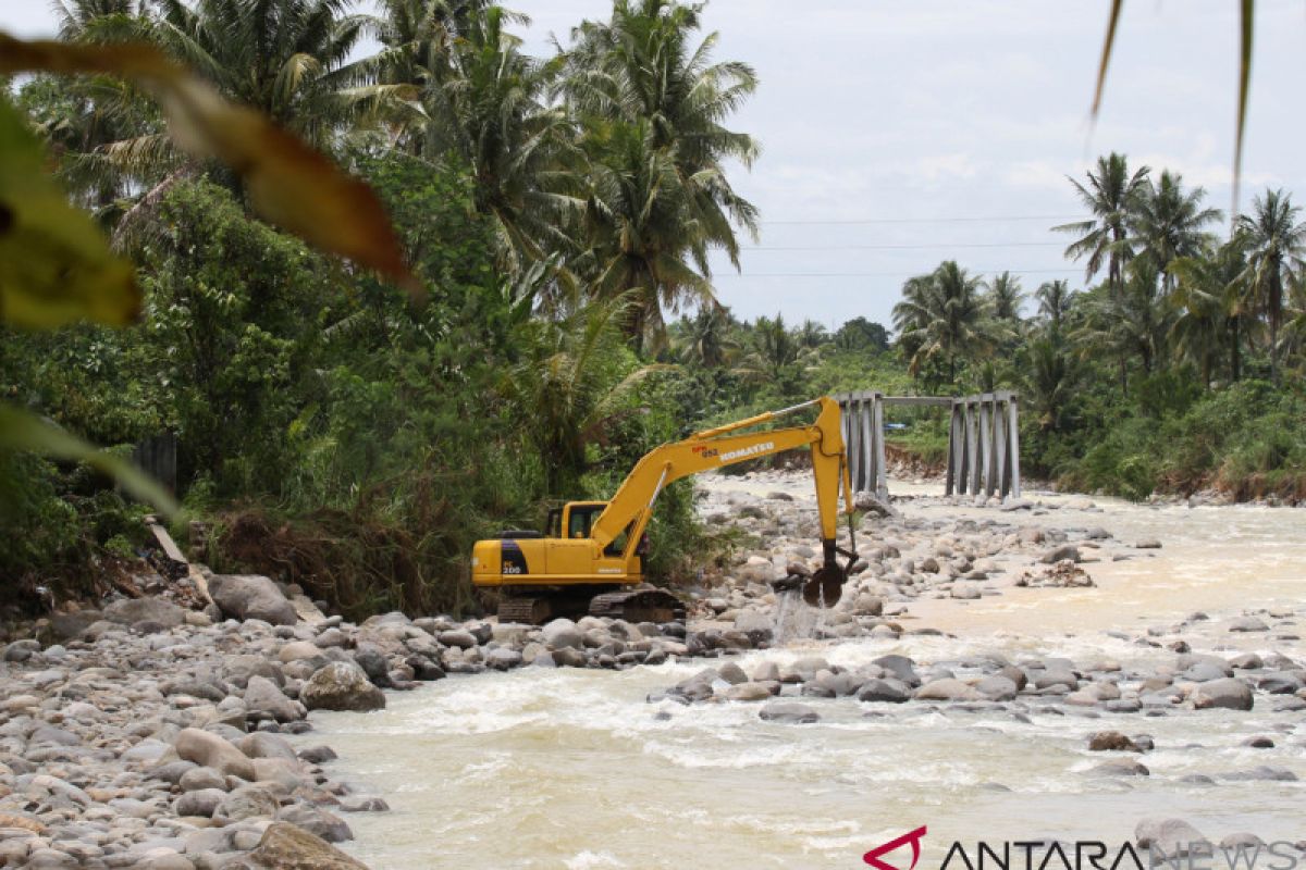 Air Sungai Batang Saman meluap