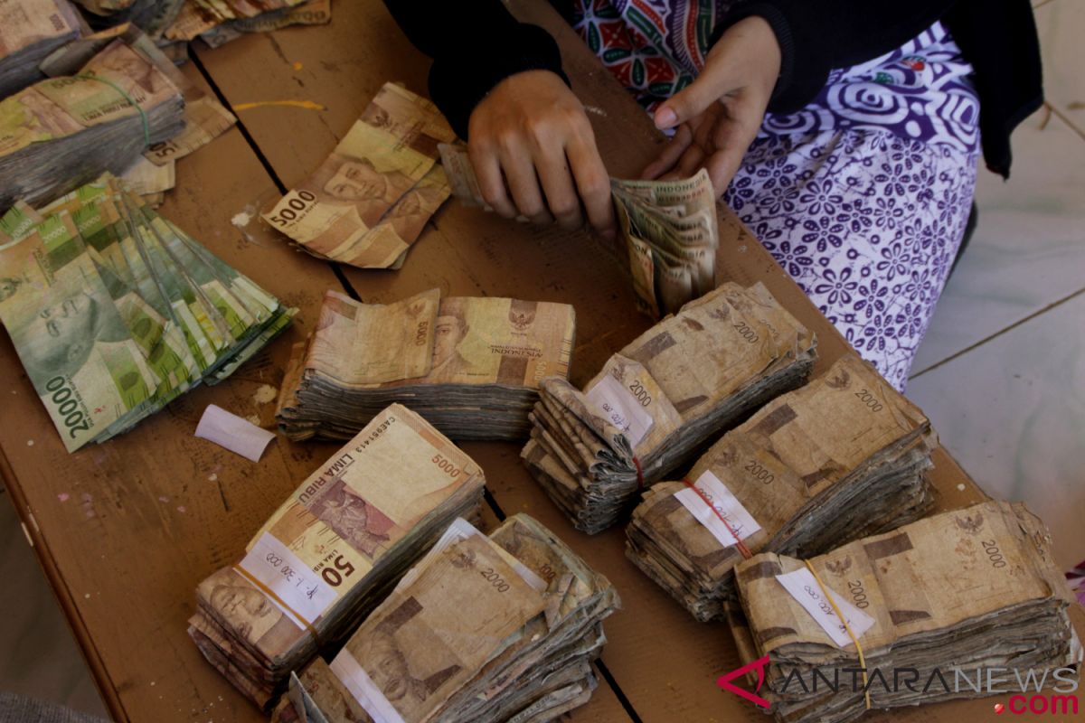 Uang lusuh terbanyak di pasar tradisional