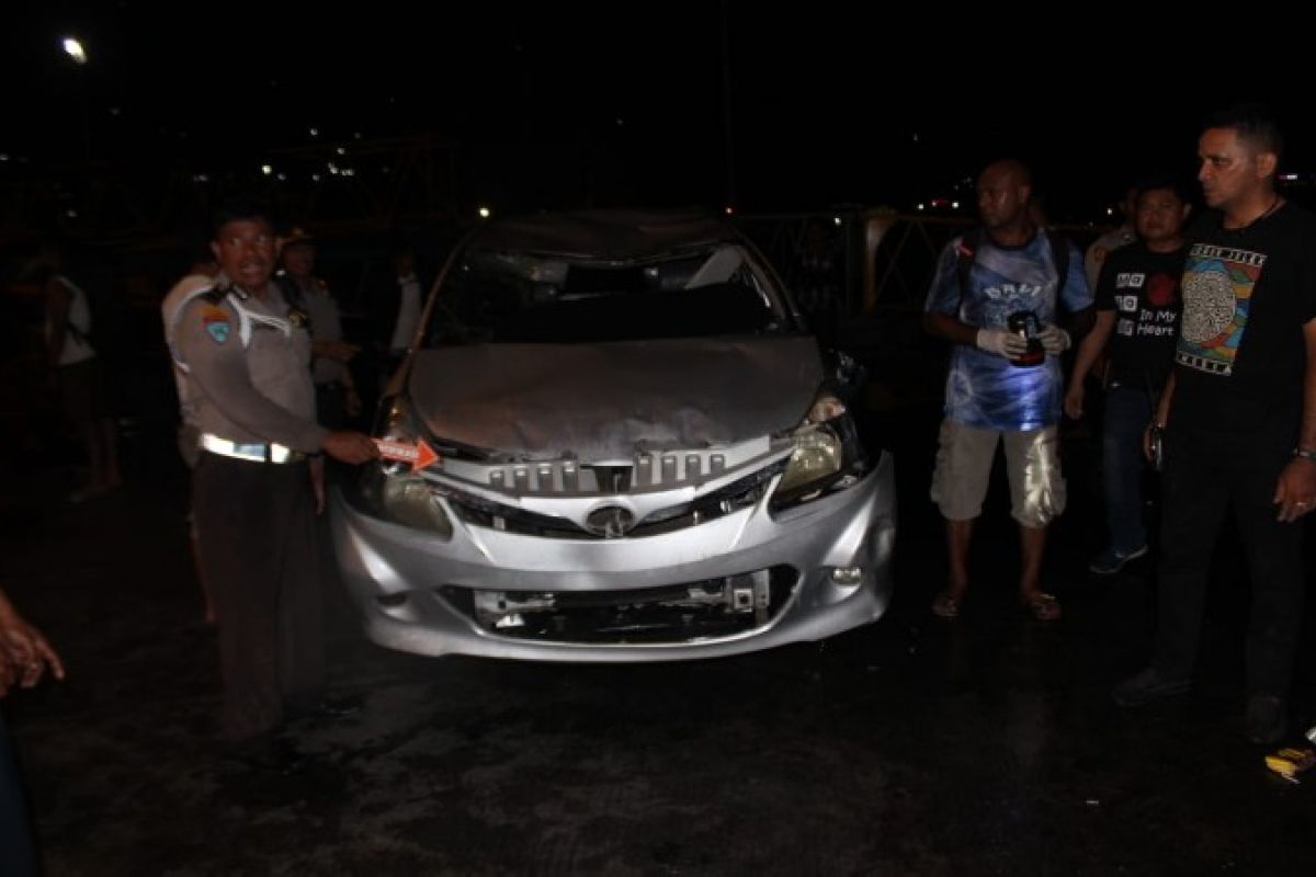 Satu keluarga tewas dalam insiden mobil terjun ke laut di Pelabuhan Jayapura