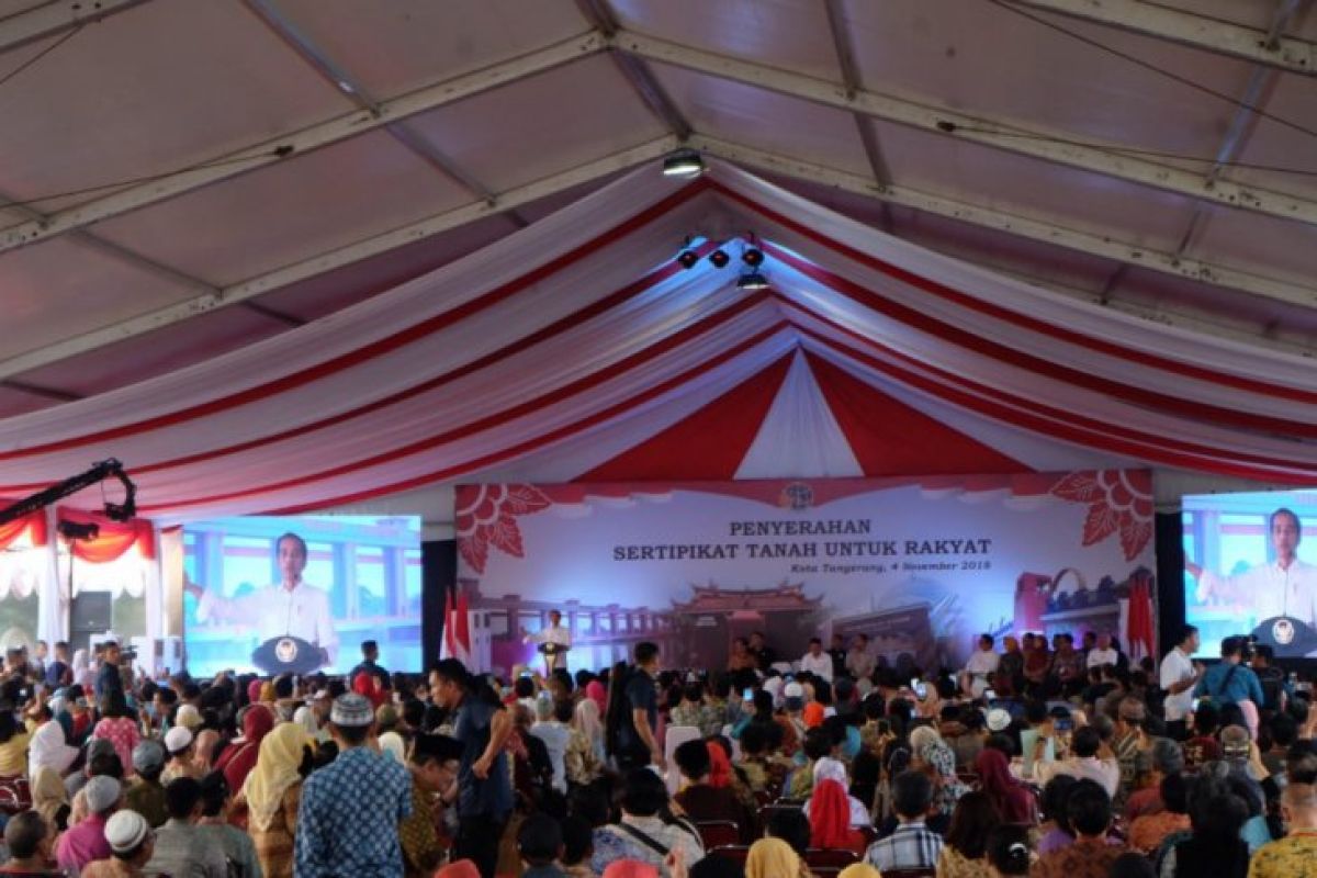 Presiden Jokowi bagikan 6.000 sertifikat tanah di Banten