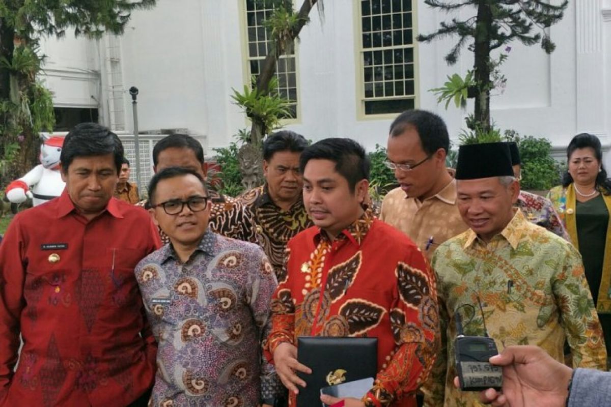 Presiden Jokowi minta kepala daerah permudah investasi