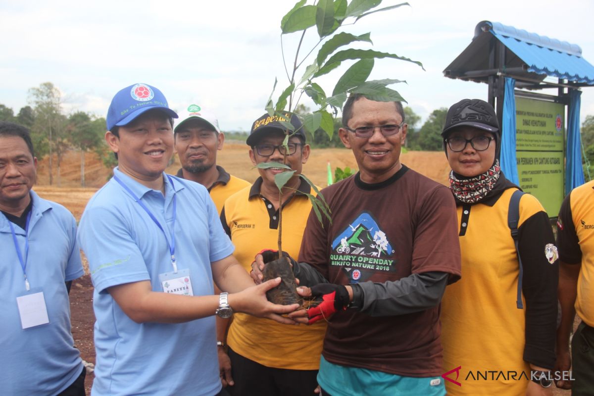 Ratusan pesepeda nikmati kawasan tambang Indocement