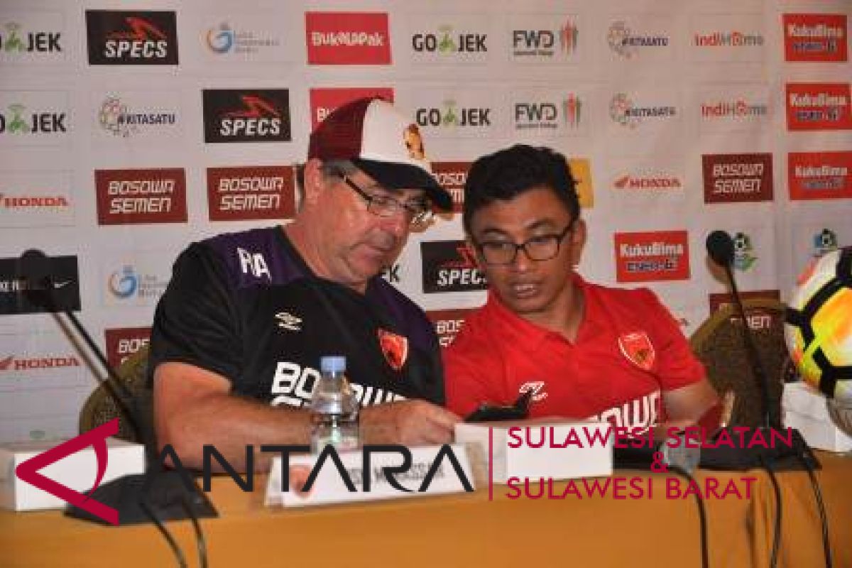 Robert Alberts tidak kecewa penampilan bek PSM