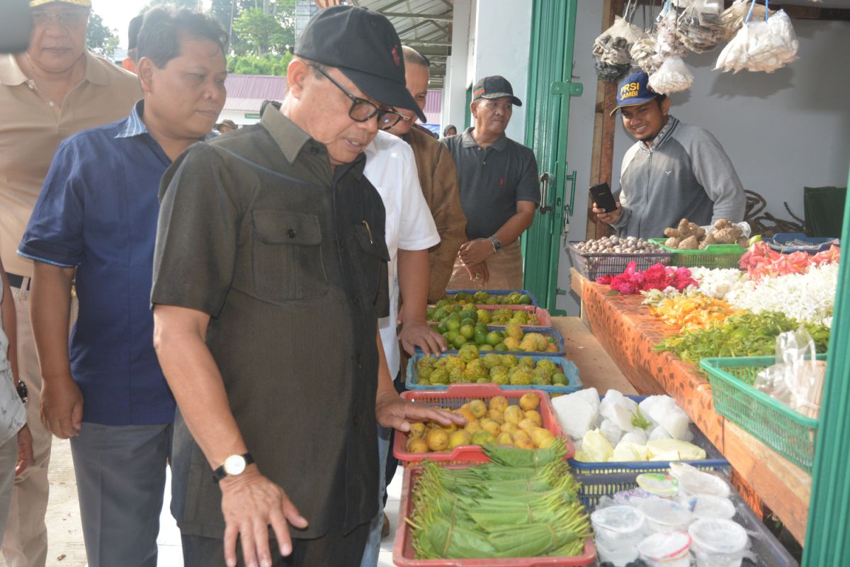 Fachrori minta perusahaan pengembang benahi fasilitas Pasar Angsoduo