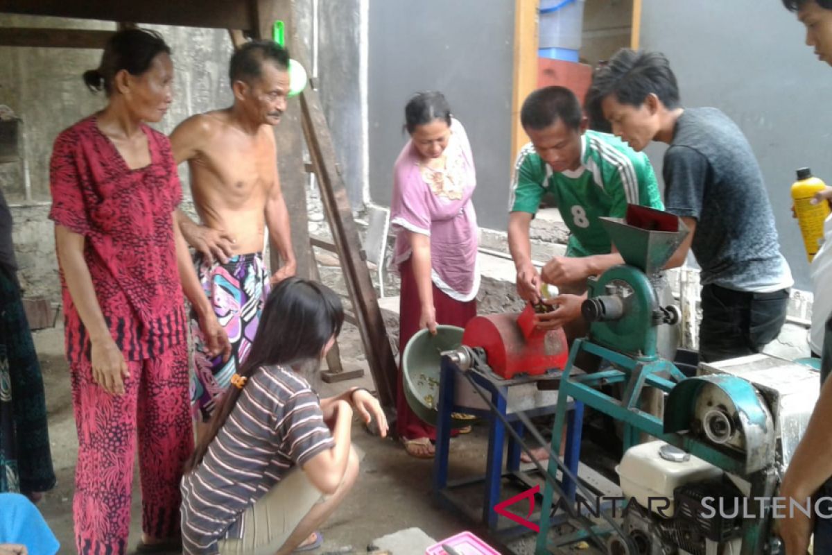 Polteknik Palu latih petani buat pupuk organik