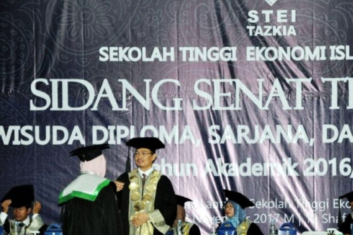 24 wisudawan STEI Tazkia penghafal Al Quran