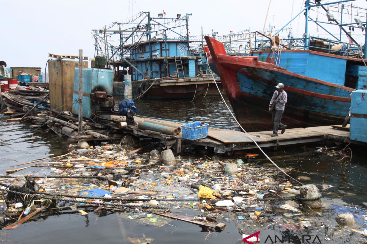 Plastic waste entering Jakarta bay is mostly Styrofoam