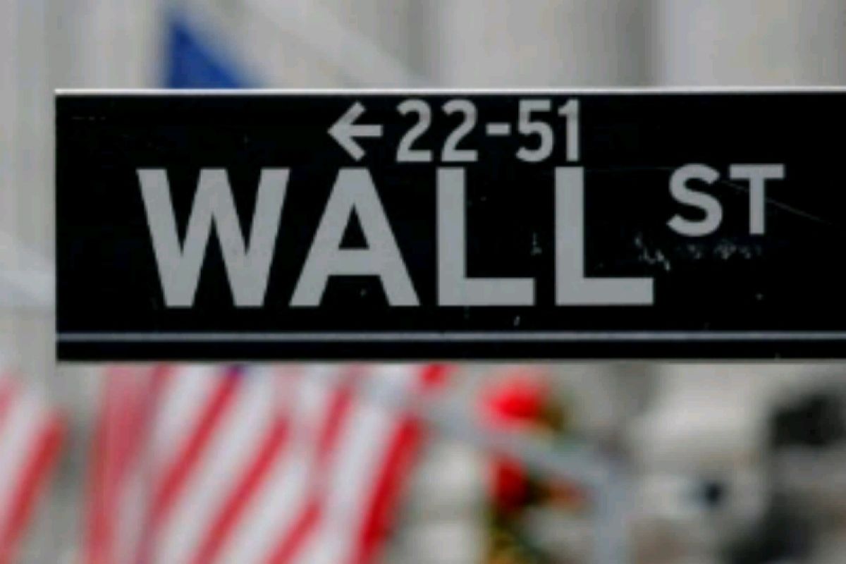 Wall Street turun tajam akibat data ekonomi lemah