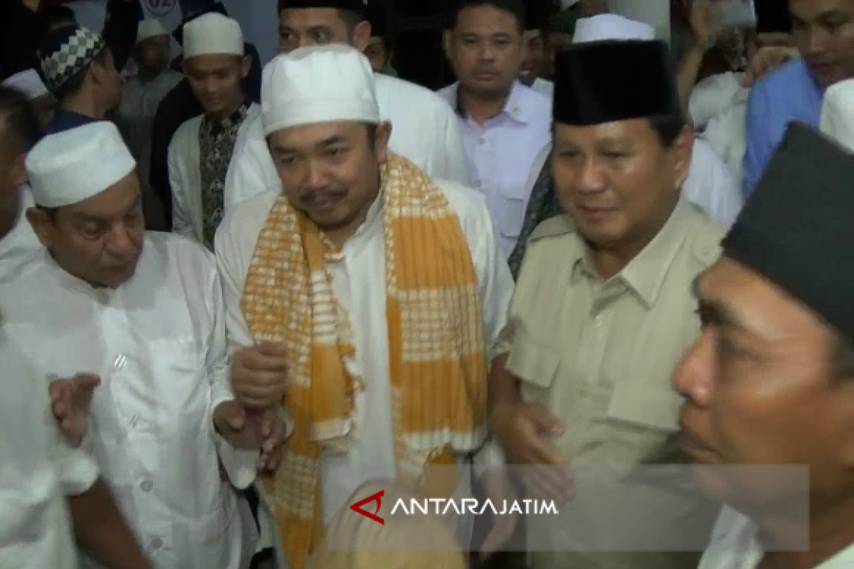 Prabowo Hadiri Maulid Nabi di Ponpes Situbondo