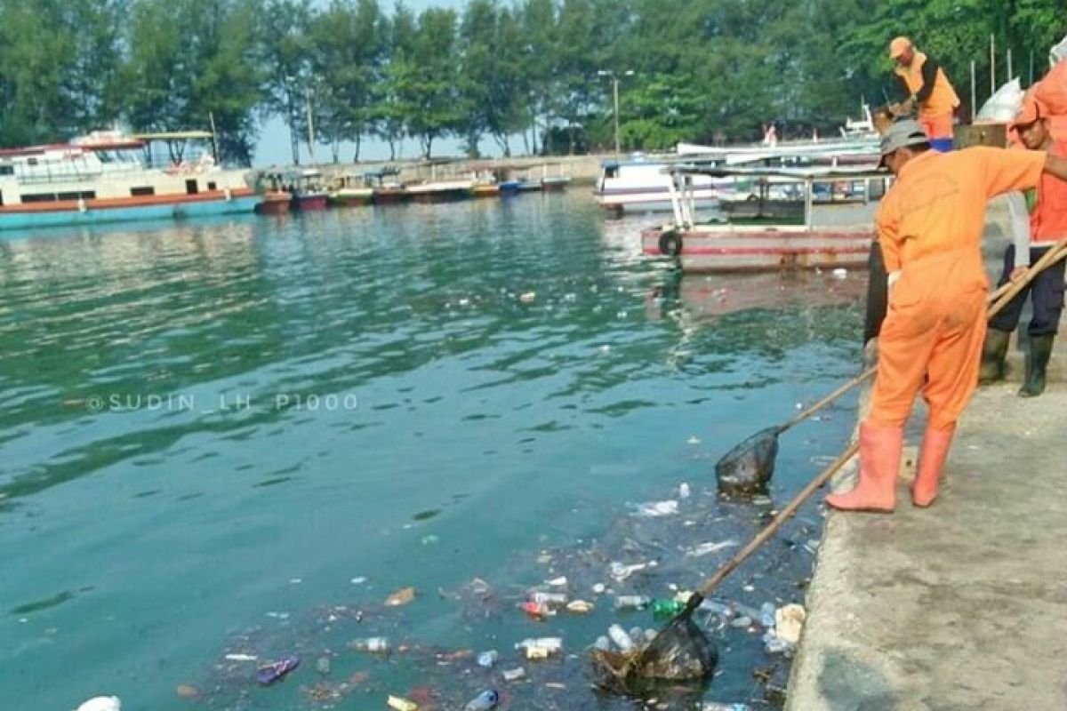 Kepulauan Seribu kampanyekan kurangi sampah plastik melalui tumbler