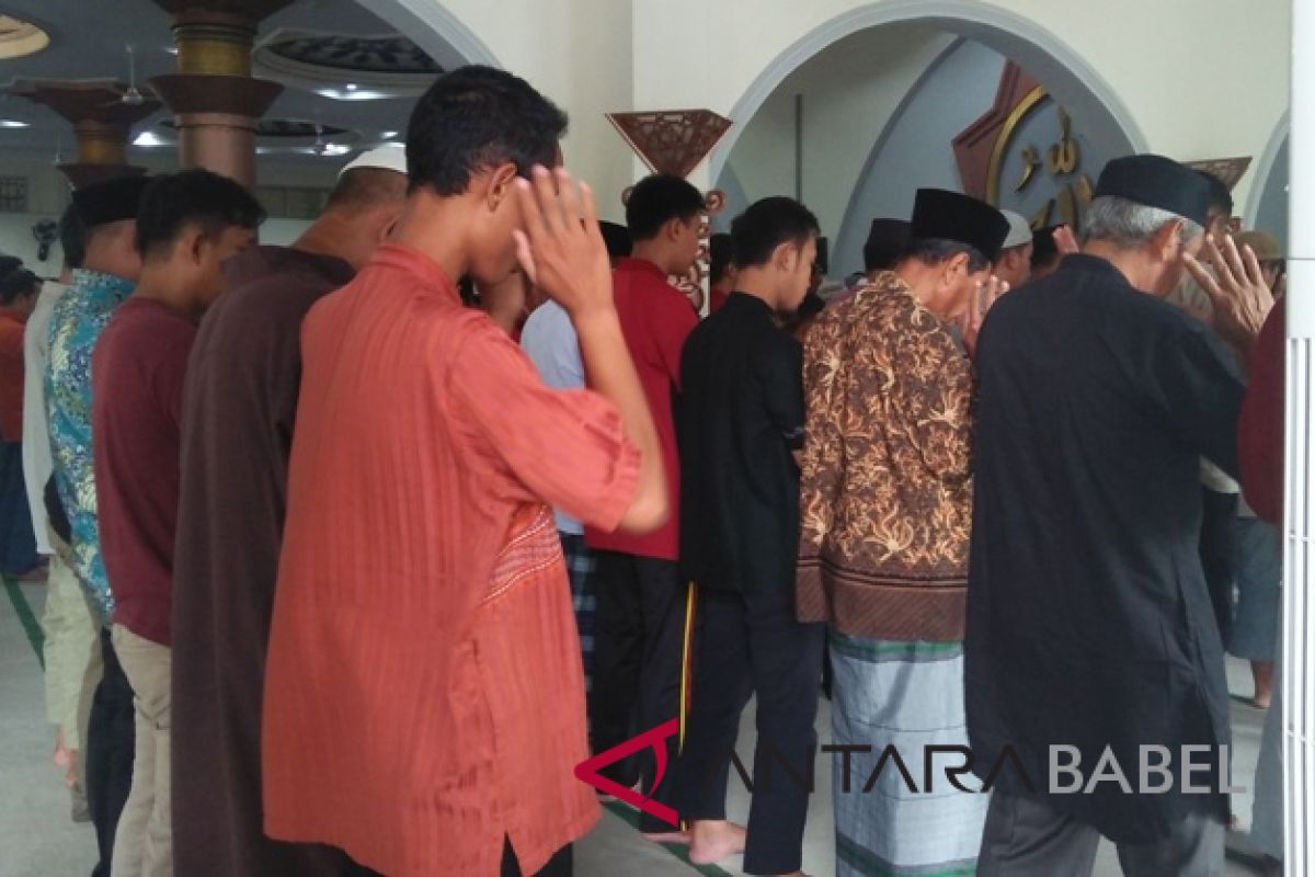 Ribuan warga Sungailiat gelar shalat ghaib