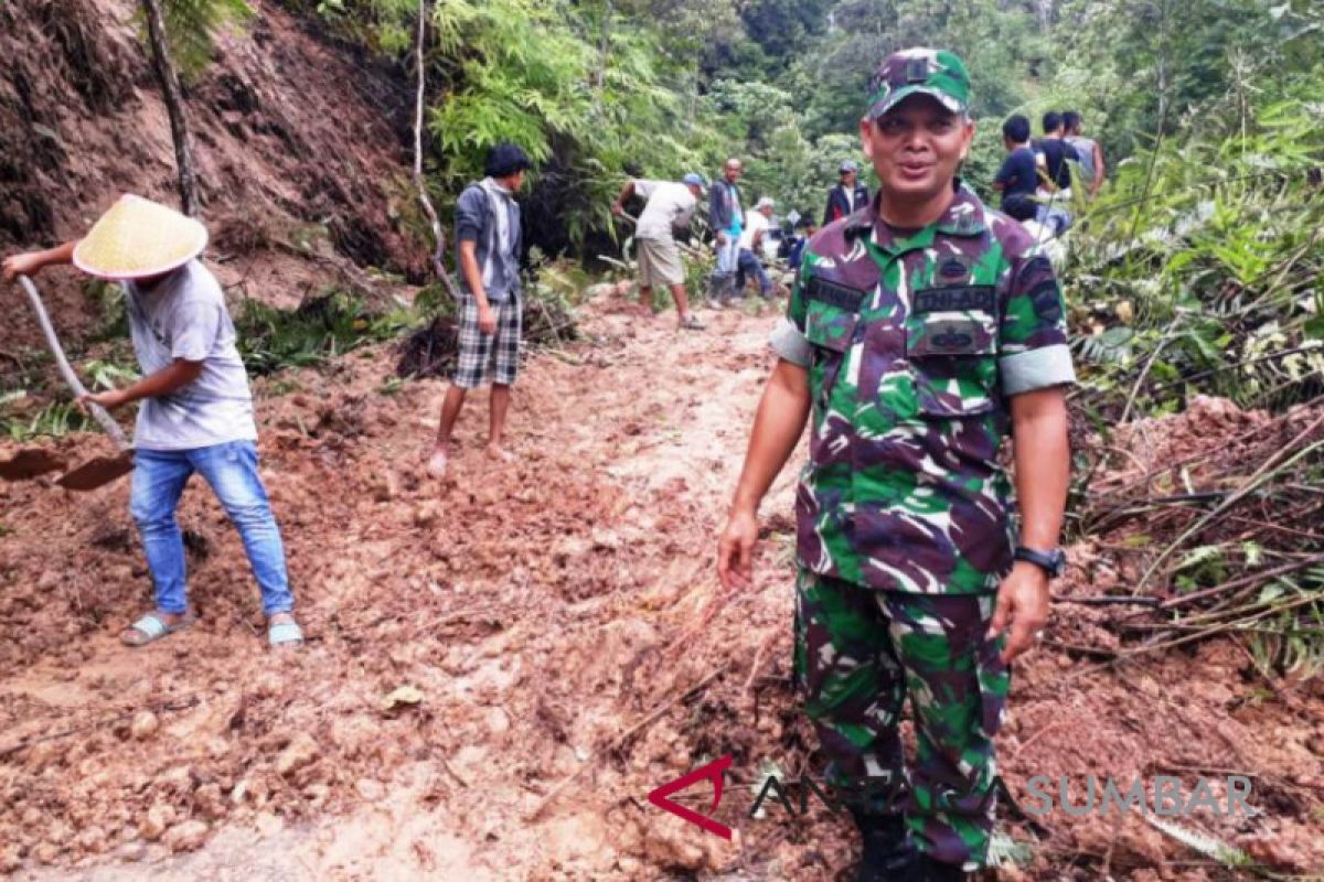 Belasan titik rawan longsor di jalan nasional Bukittinggi-Pasaman