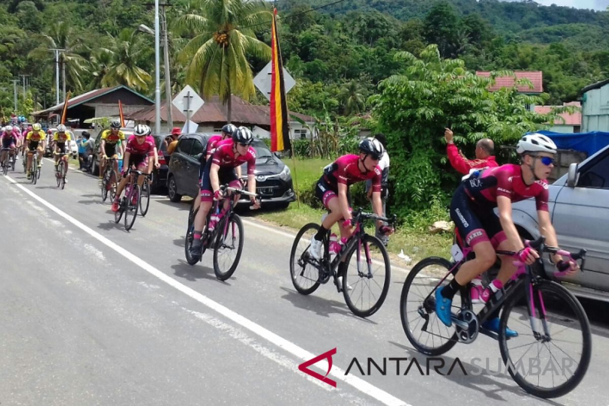 Rajai etape III, Jesse Ewart rebut tiga jersey sekaligus