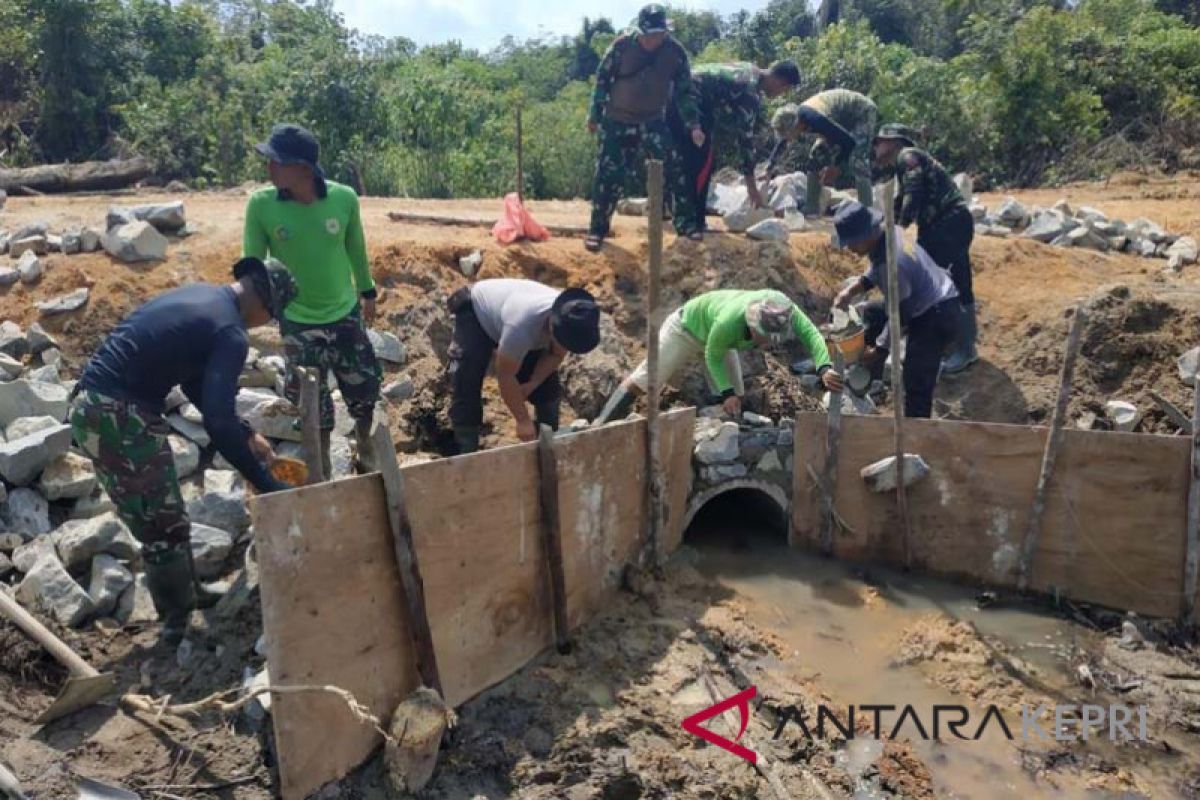 Jalan sepanjang 1.139 meter dibangun di Galang-Batam melalui TMMD