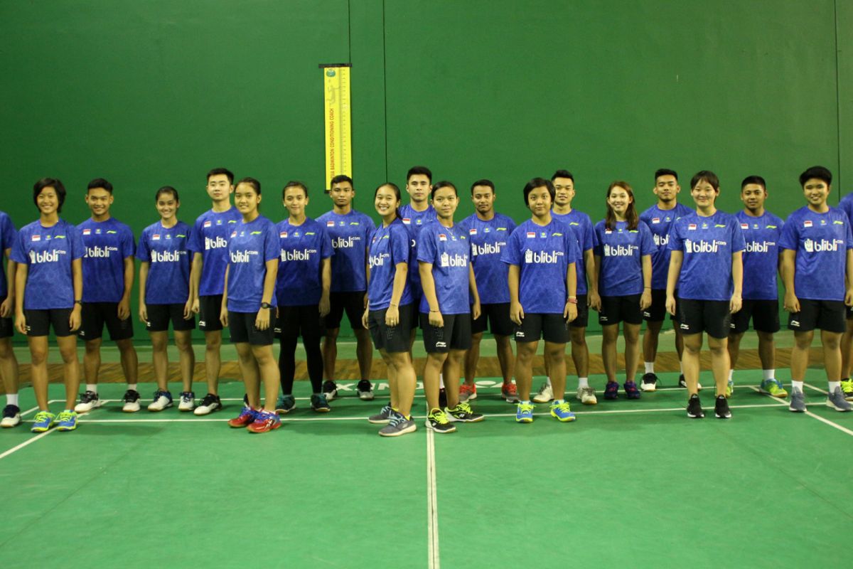 Badminton - Indonesia's junior team aims for world semifinal