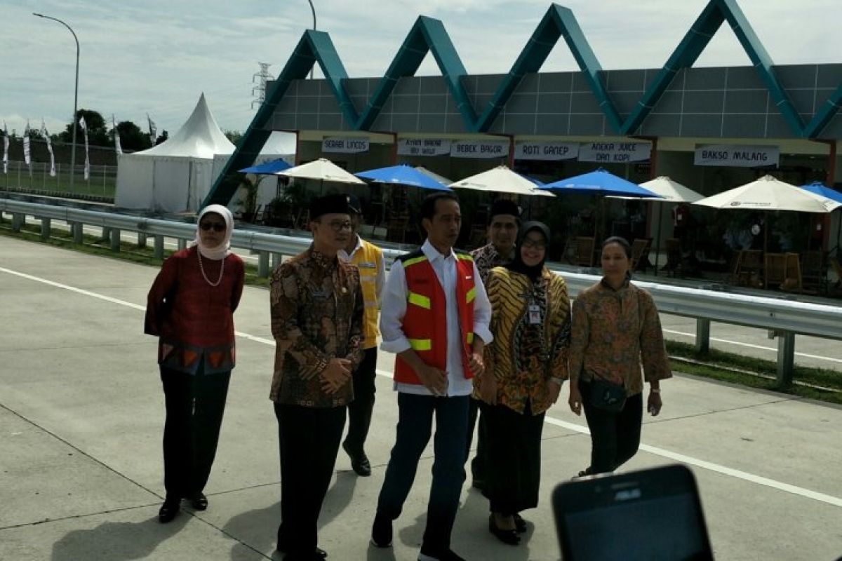 Presiden sebut Tol Merak-Banyuwangi terealisasi akhir 2019