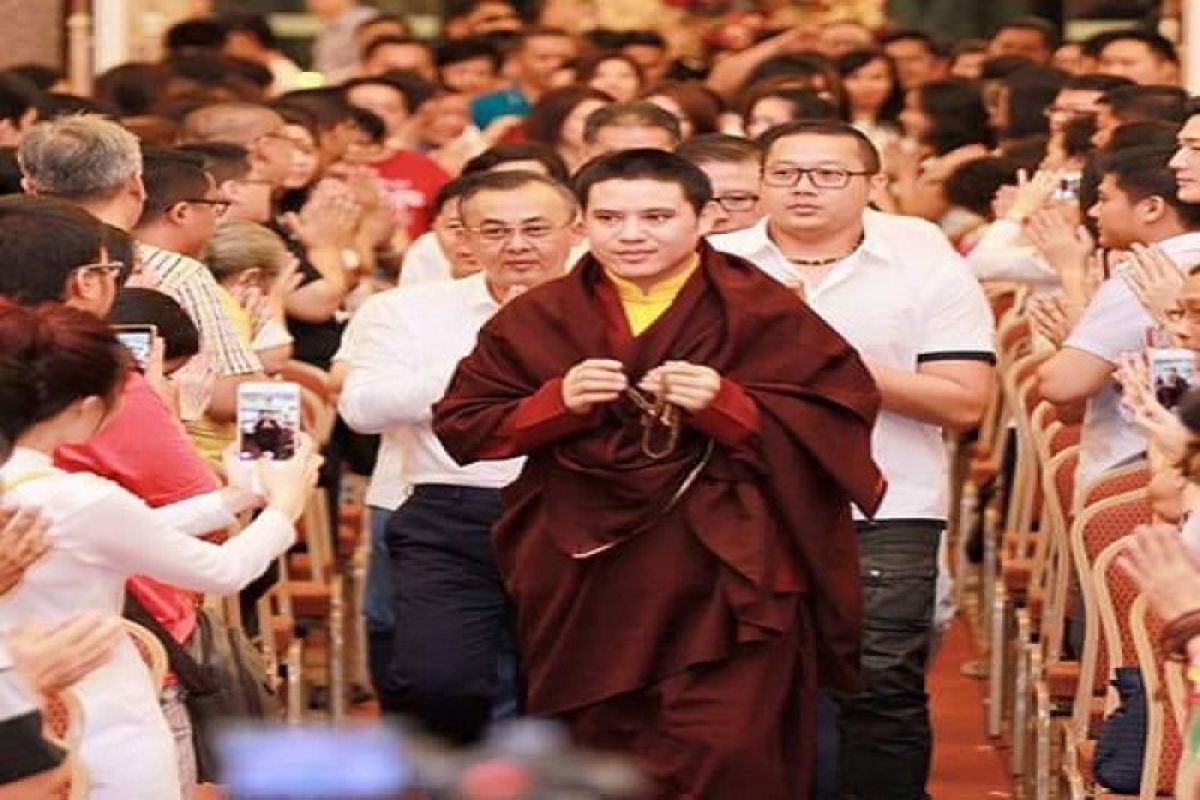 Guru besar umat Buddha Passang Rinpoche tiba di Bali