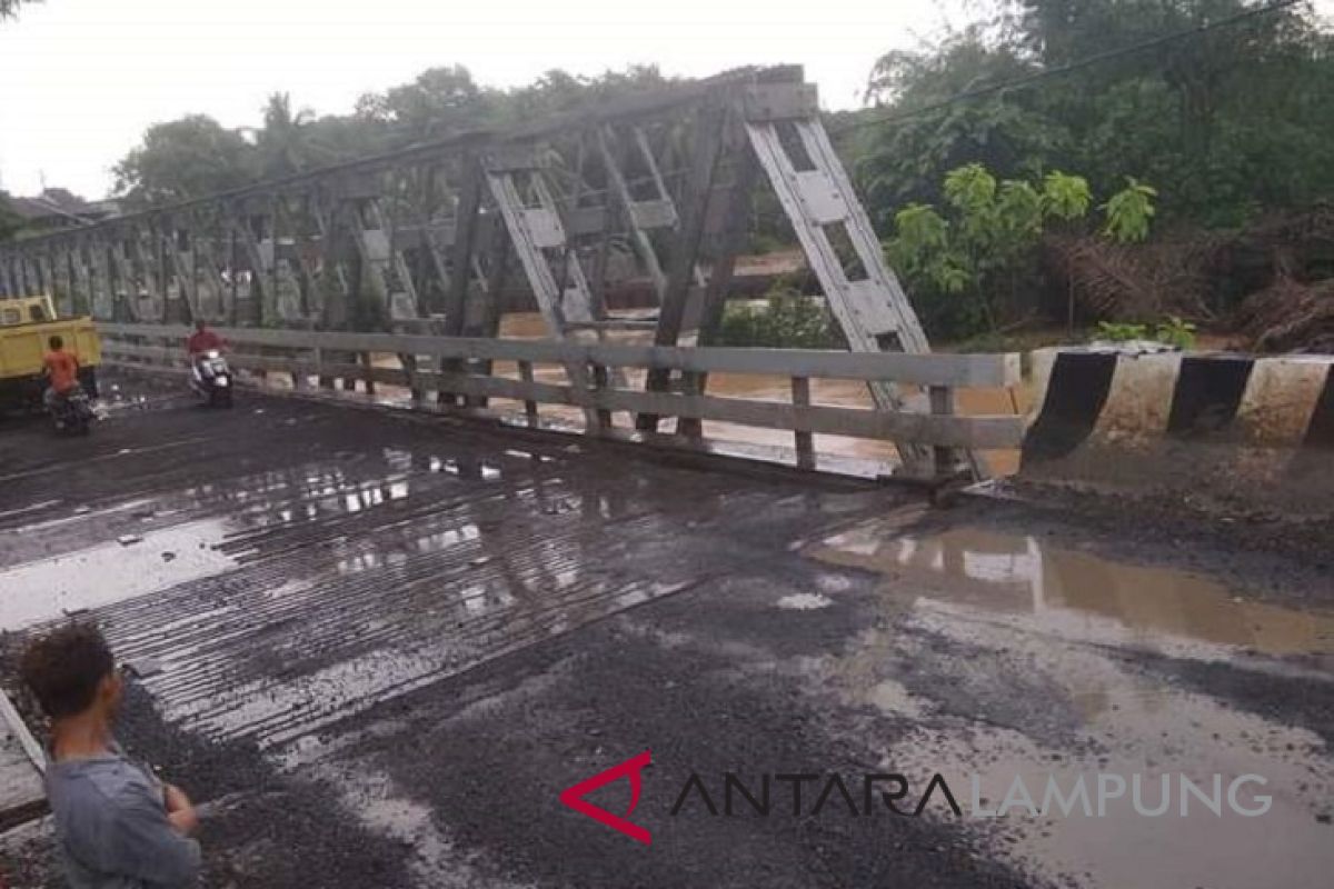 Tiga korban perahu terbalik di Way Kanan dievakuasi