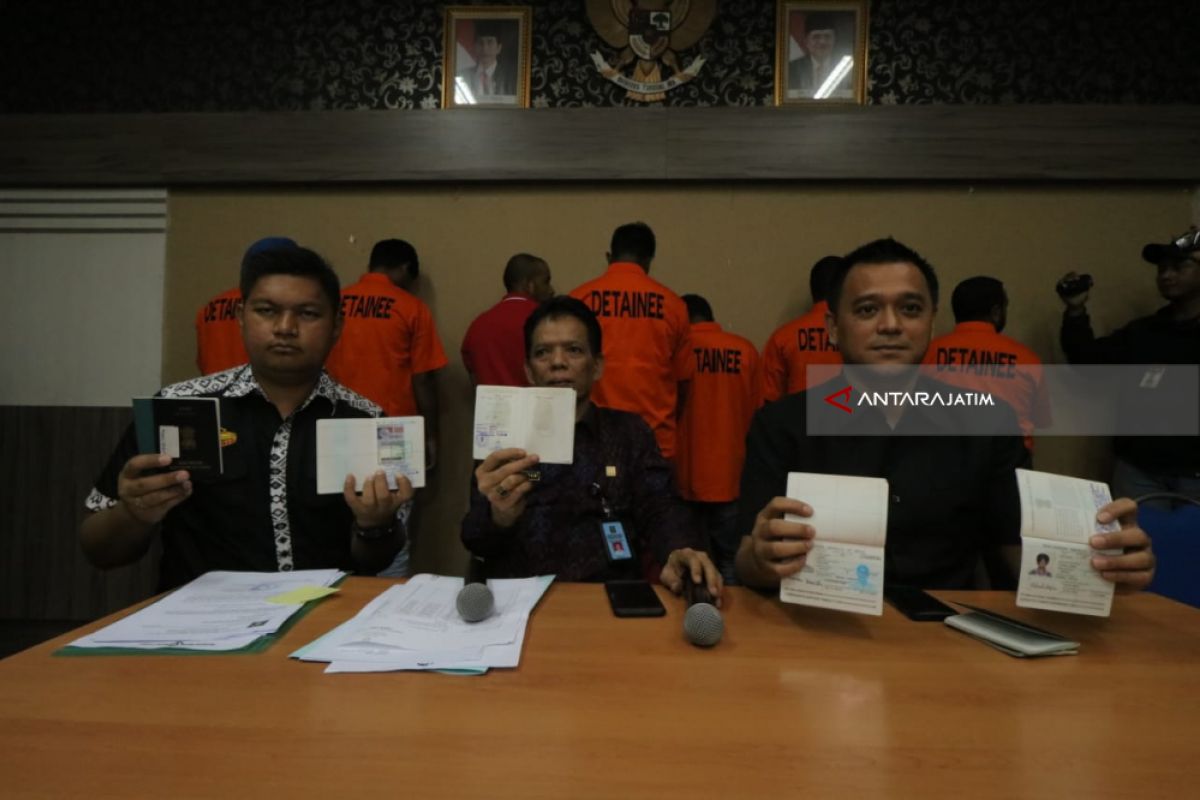 Imigrasi Surabaya Amankan Tujuh Pelaut Asing