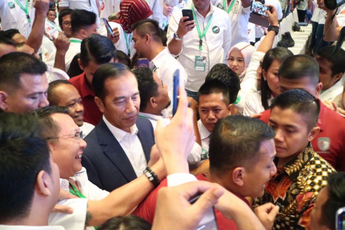 Jokowi: pengusaha harus bisa manfaatkan peluang