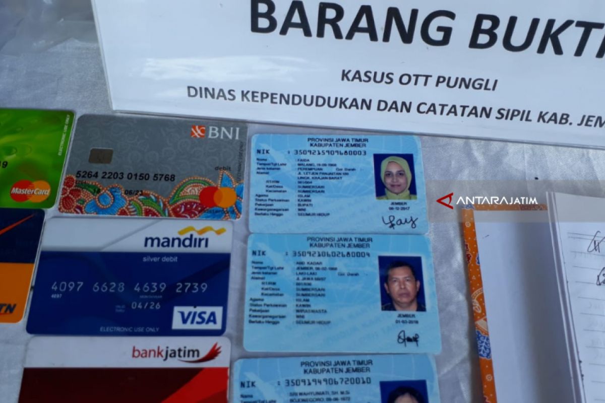 Kapolres Beberkan Barang Bukti KTP Bupati dari OTT Dispendukcapil Jember