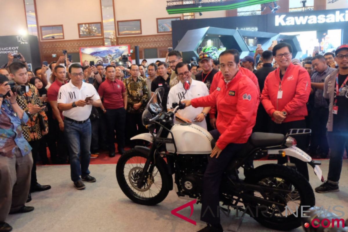 President Jokowi encourages export of automotive products