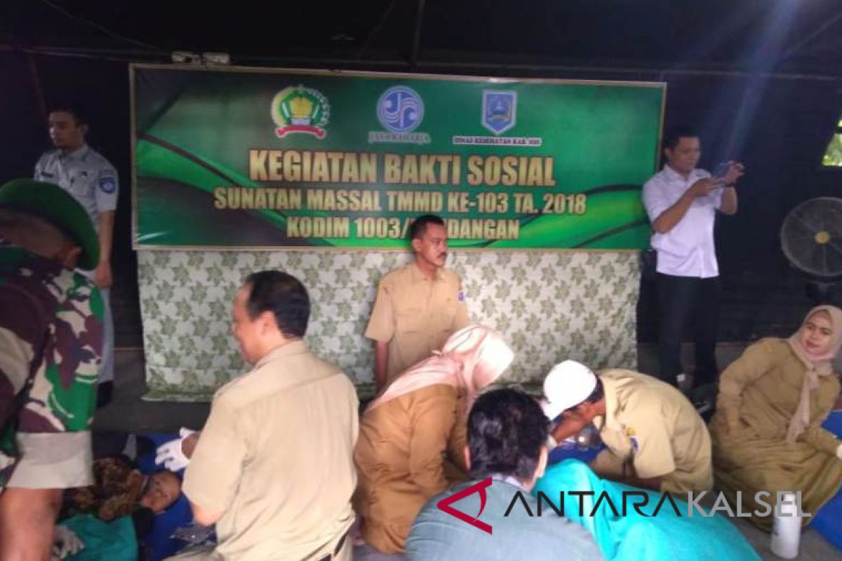 57 orang anak ikuti sunatan massal Baksos TMMD