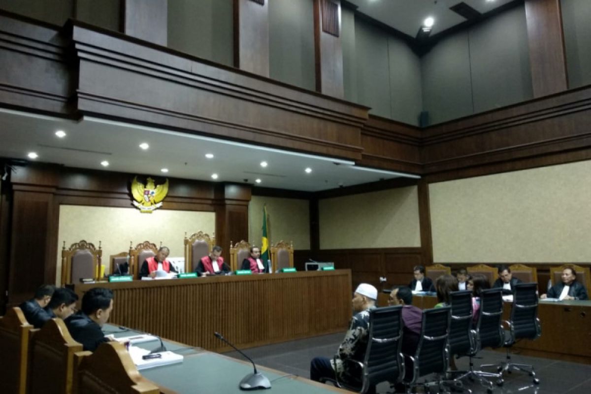 Lima anggota DPRD Sumut didakwa terima suap
