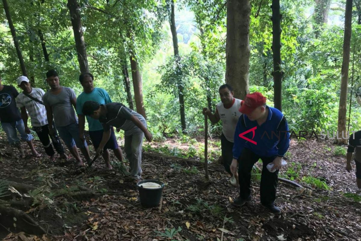 Wakil Bupati Sitaro ajak tanam pohon