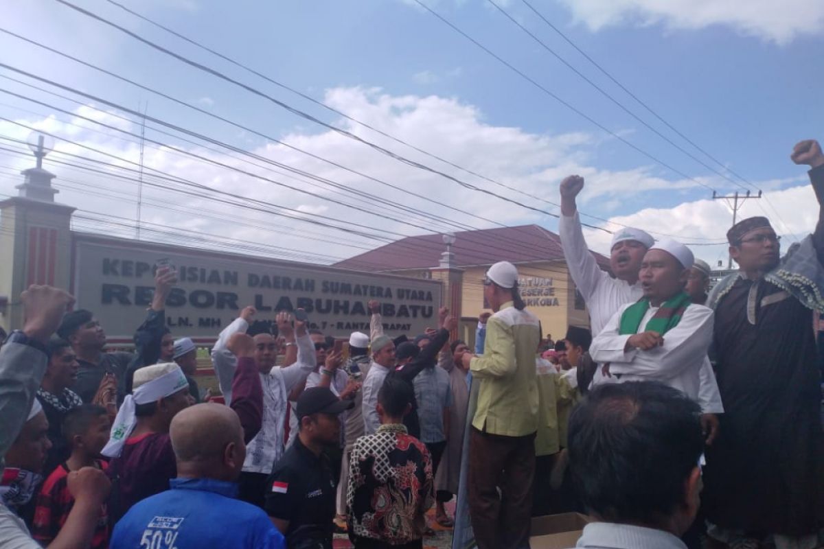 Aksi bela dan jaga ulama di Rantauprapat