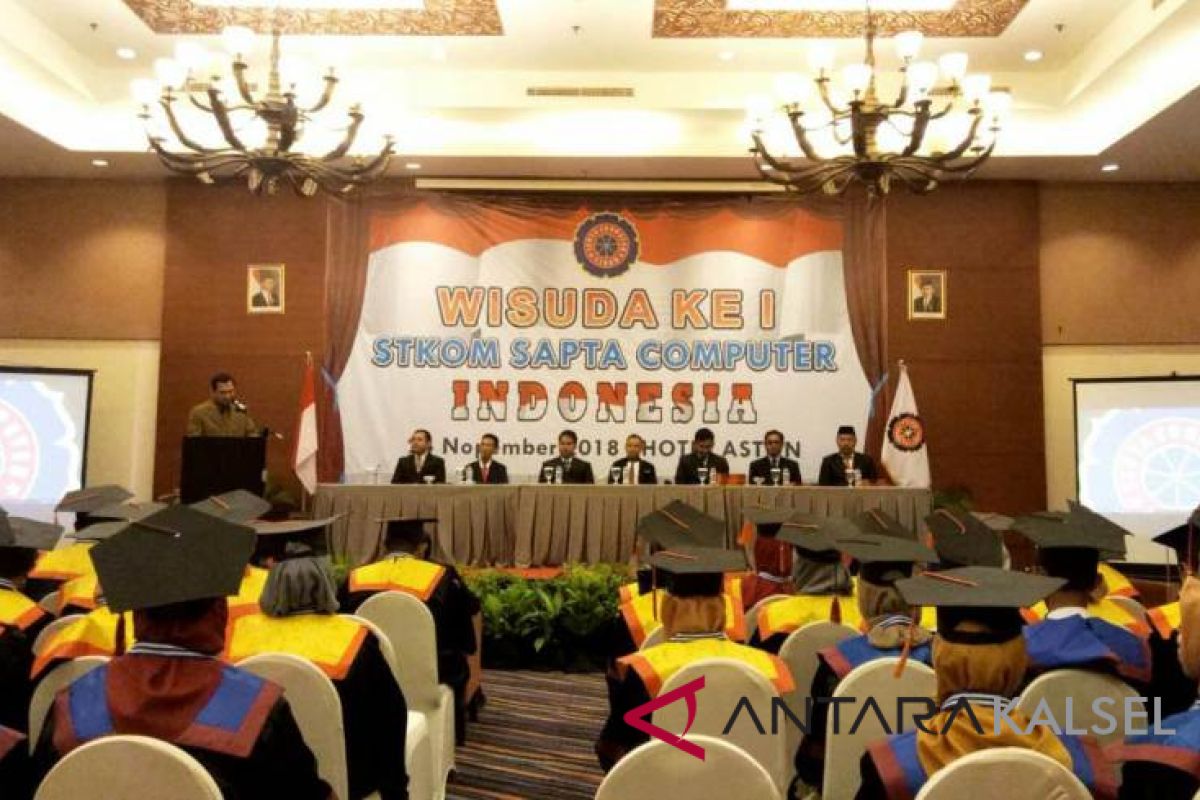 Stkom Sapta Computer Indonesia gelar wisuda ke-1 85 lulusannya