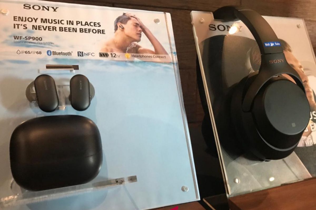 Sony rilis wireless earphone tahan air dan headphone dengan "noise cancellation"