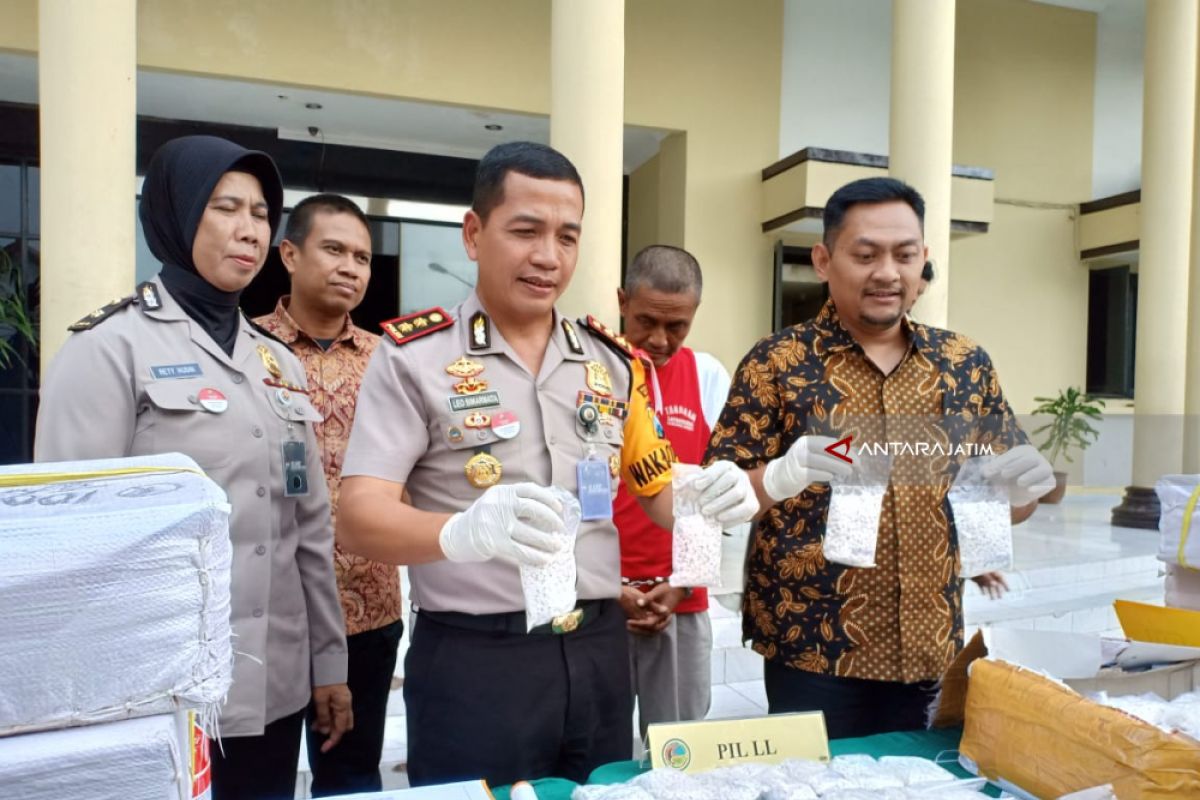 Polrestabes Surabaya Tangkap Pengedar Pil Koplo