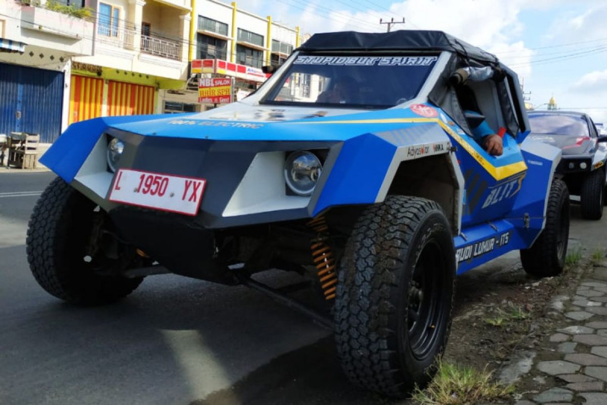 Mobil listrik Blits menjelajah 1.605 km Surabaya-Bengkulu