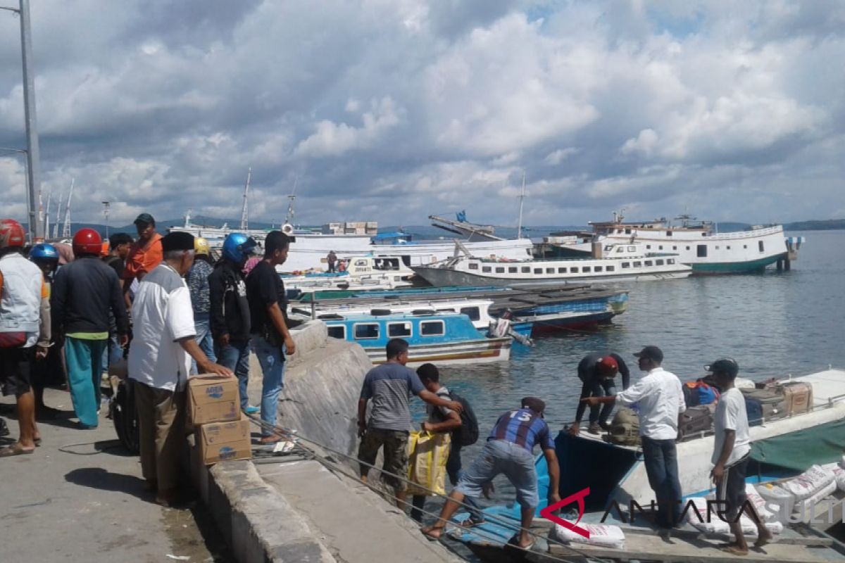 Arus transportasi kapal rakyat antarpulau normal