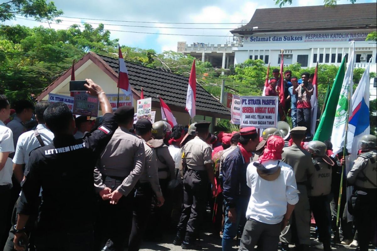 Dishut sikapi demo masyarakat adat tolak HPH