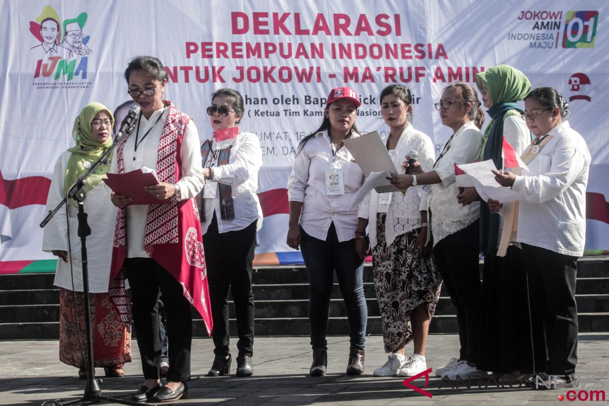 Sosialisasikan Jokowi-Ma'ruf, "Perempuan Keren" rela blusukan pasar