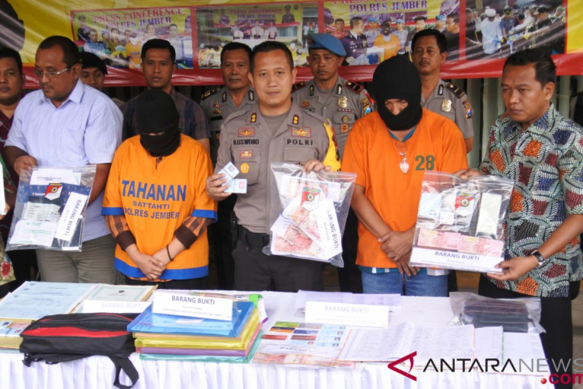 Polres Jember limpahkan berkas OTT pungutan liar Dispendukcapil