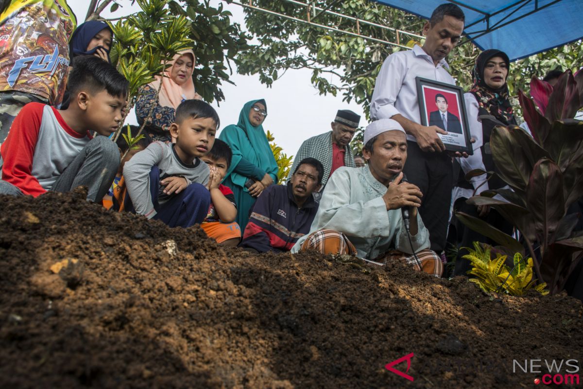 Hakim Ikhsan korban Lion Air JT 610 dimakamkan dini hari